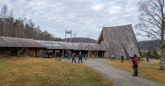 Friluftstunet i Brekko består av varmestue og et kapel