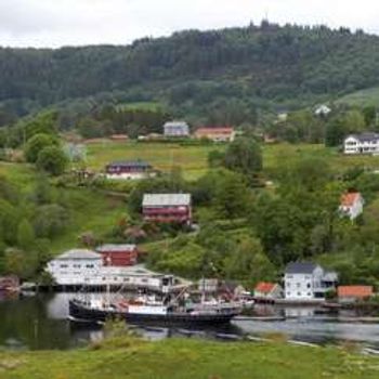 Mandag 20. mai 2024: 2. pinsedagsturen, følgjer Indre farlei frå Bergen/Strandkaien til Lygra/Lyngheisenteret i Nordhordland. Avgang Strandkaien kl. 10.00.