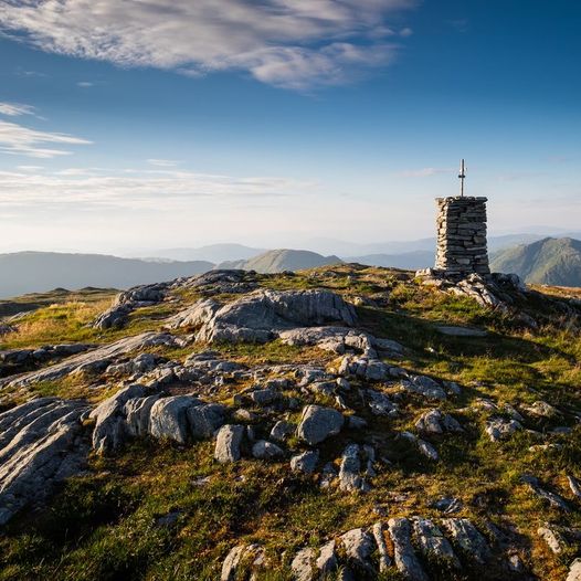 Nobbane, Austefjellet og Hausdalshorga fra Bontveit