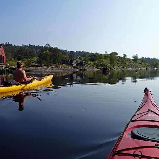 Idyllisk kajakktur langs E39 i Lindås