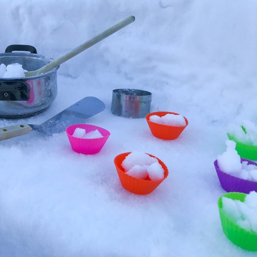 Barna kommer til å elske å leke kjøkken ute i snøen