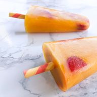 Smoothie-is med mango og jordbær på 1-2-3