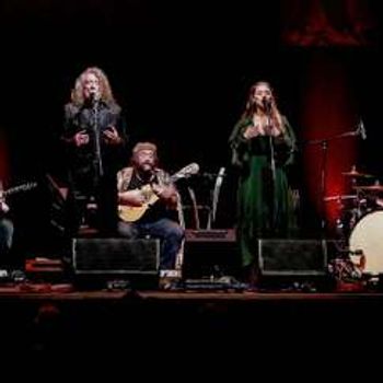 Saving Grace with Robert Plant and Suzi Dian