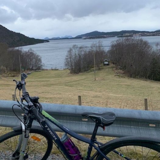 Sykkeltur rundt Utvikfjellet