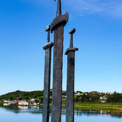 Tre sverd i fjell
