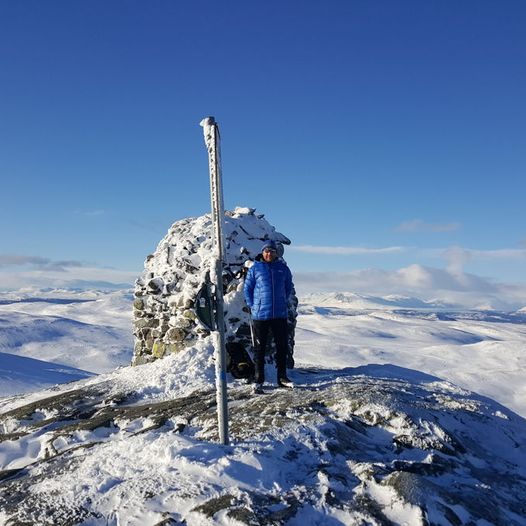 Varhøvd, Hølstølen, Raudskridalen, Meitebekk, Bjødalstjedn, Vassvollan, Nystølfjellet, Dugurdstjedn S., Benken, Varhøvd    