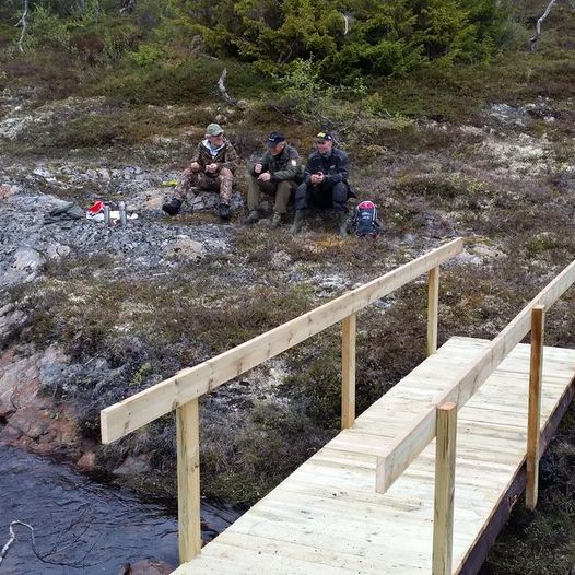 Merket fotrute fra Innset kirke til Holtvegen.