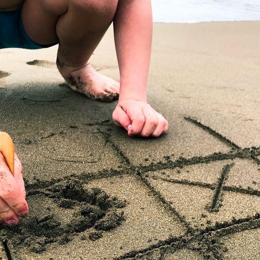 Fire på rad er kjempegøy å spille på stranden