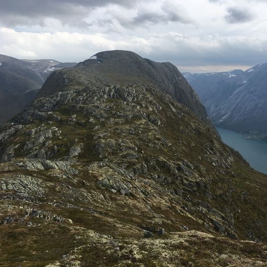 Skafonnfjellet og Høgenipa frå Fossheimsdalen