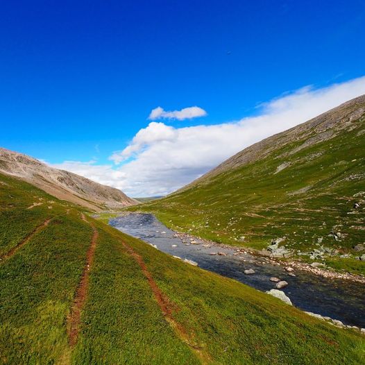 Opp Skallelv, gjennom Bjørneskaret, ned Komagelva