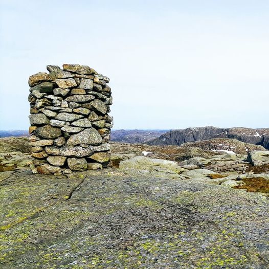 Navarshei ifrå Lauperaksvegen – fjelltur utanfyre uppmerkt stig