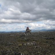 Svorundfjellet 1647 moh. opp gjennom Fagerlidalen og over Evighetsfonna.