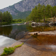 Sykkeltur fra badeplassen Honnevje langs vestsiden av Otra til Røysland og Storestøyl via Flatland og Valle sentrum