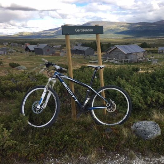 På sykkel i Dovre - Gardsenden ved Dombås