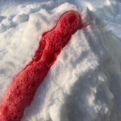 Lag en snøvulkan som spruter lava - Morsom uteaktivitet for barn