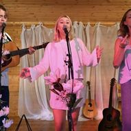 Konsert med Gunn Kvaale og We Met In June på Silda 12.07 kl 1700