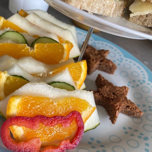 Frukt og grønnsaksharmoni med stjernebrownies