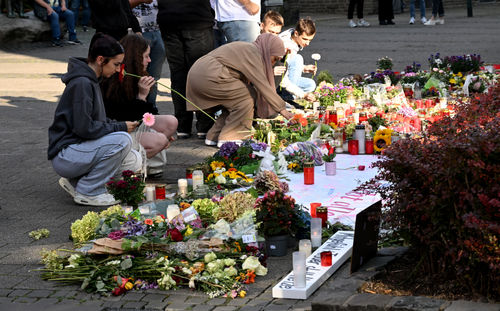 Mourning in Solingen: Flowers and candles after deadly attack with suspected IS connections on August 26, 2024