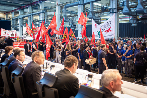 Employees of German car maker Volkswagen (VW) protest at the start of a company's general meeting in Wolfsburg, northern Germany, on September 4, 2024.