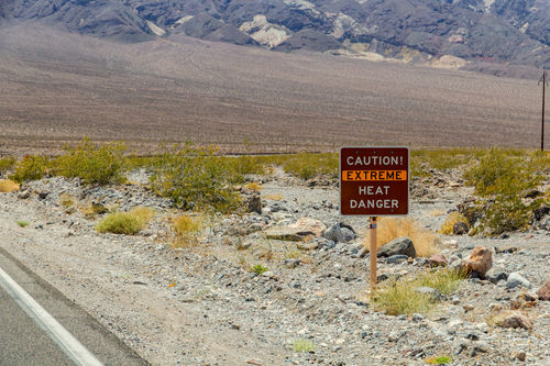 Schildkaution - Extreme Heat - Gefahr - weist auf extreme Hitze und Lebensgefahr hin, Death Valley National Park, Kalifornien, USA