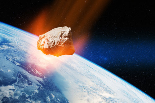 Asteroid im Weltraum nahe dem Erdoberfläche.