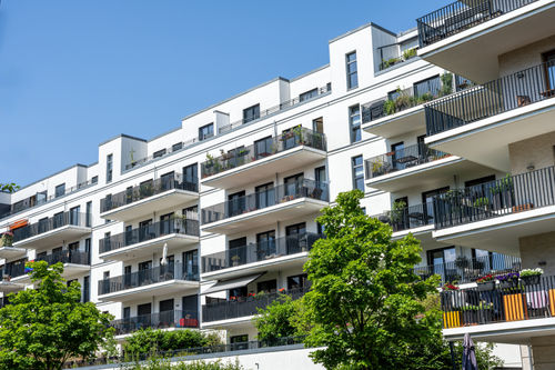 Modernes Mehrfamilienhaus in Berlin.