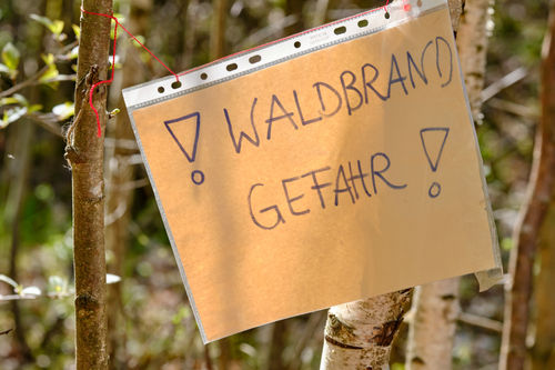 Schild: Waldbrand - Gefahr