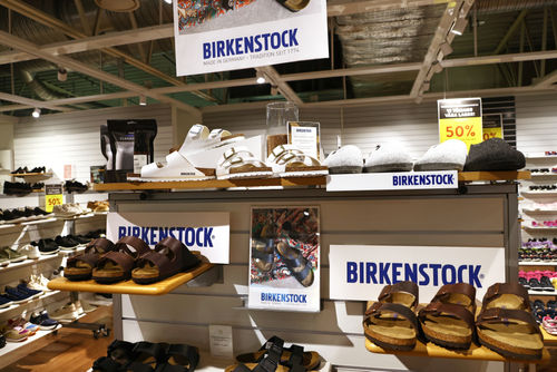 Birkenstock - Sandalen in einem Schuhgeschäft