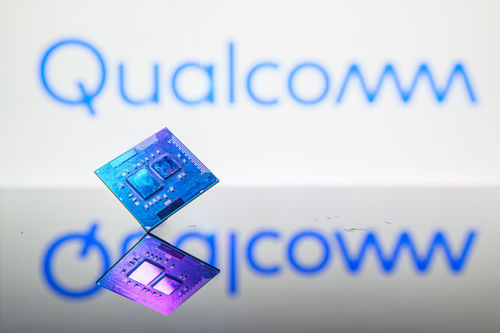 Qualcomm Logo und Hardware-Chip