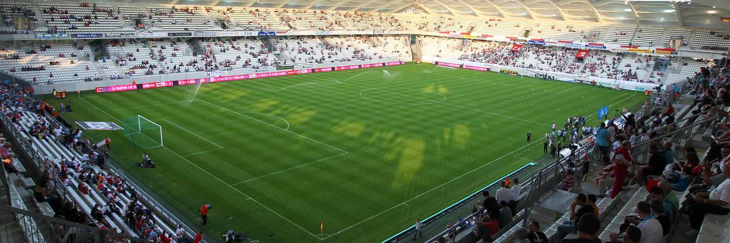 Stade Auguste DelauneBlue background