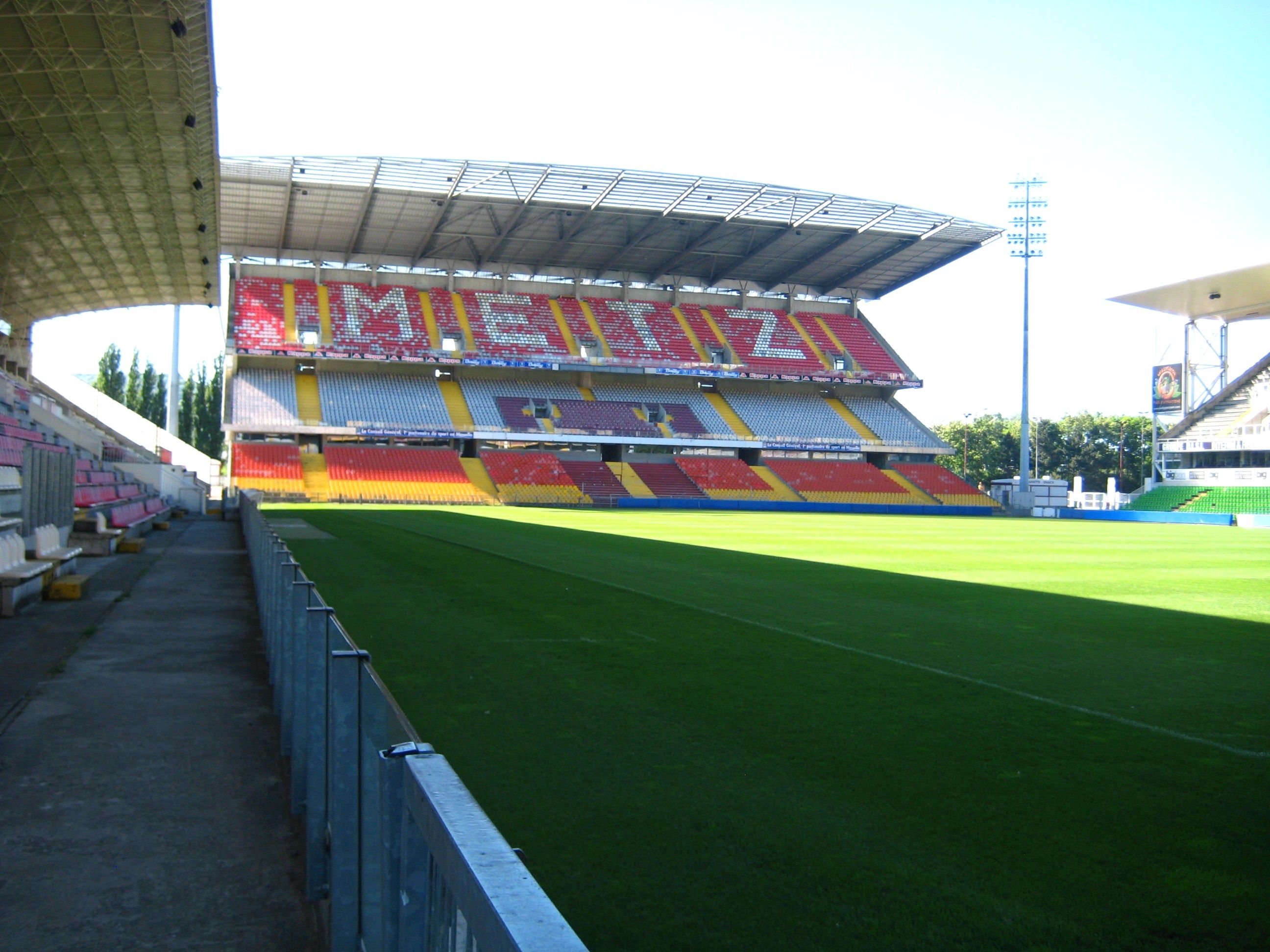 Stade Saint-SymphorienBlue background