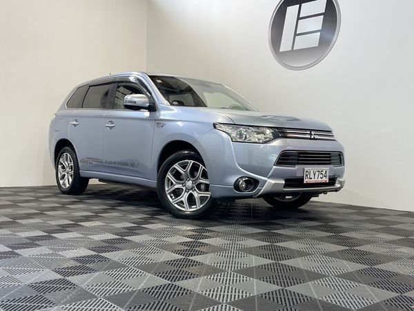 2014 Mitsubishi Outlander G 4X4 PHEV.jpeg