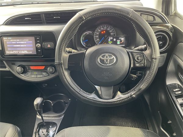 2017 Toyota Vitz Enterprise Hamilton image 24227