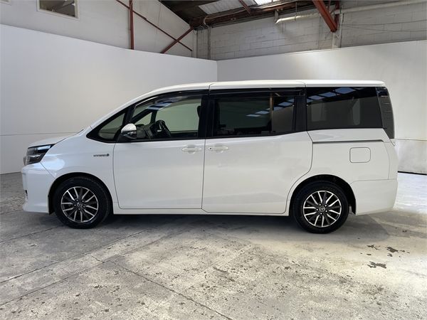 2015 Toyota Voxy Enterprise Hamilton image 25670