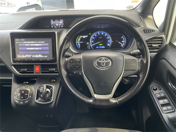 2015 Toyota Voxy Enterprise Hamilton image 25661