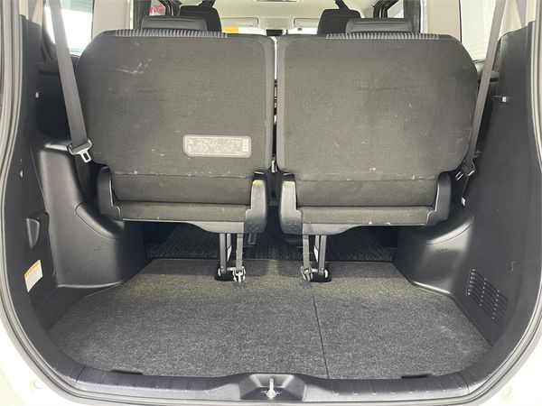 2017 Toyota Noah Enterprise Hamilton image 37348