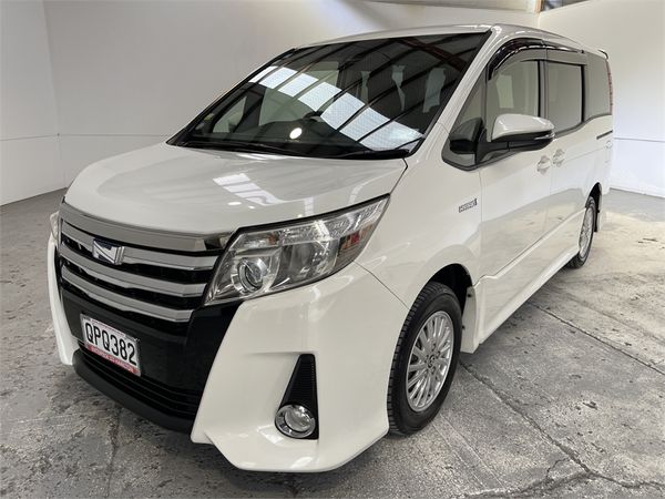 2017 Toyota Noah Enterprise Hamilton image 35263