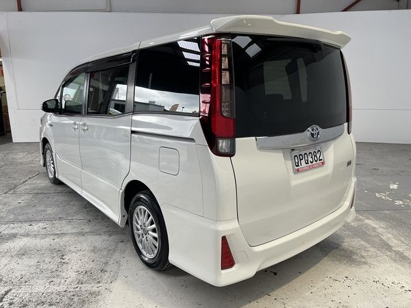 2017 Toyota Noah Enterprise Hamilton image 35267