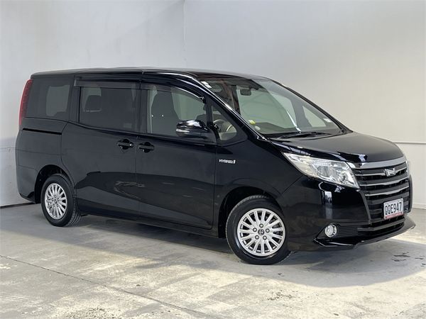 2015 Toyota Noah Enterprise Hamilton image 34729