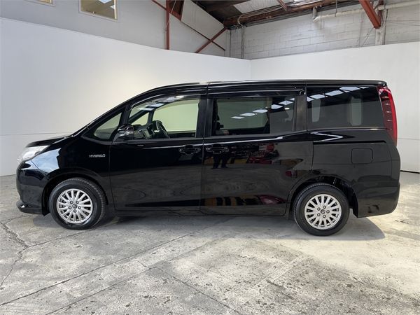 2015 Toyota Noah Enterprise Hamilton image 34734