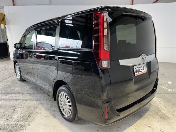 2015 Toyota Noah Enterprise Hamilton image 34736