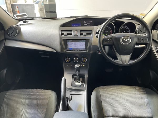 2013 Mazda Axela Enterprise Hamilton image 156471