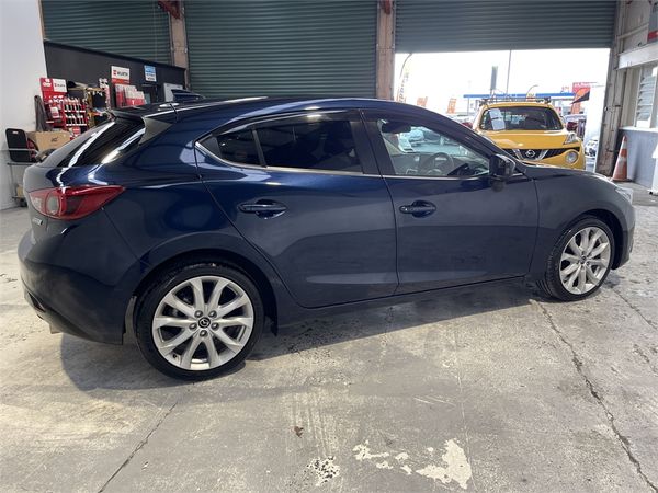 2015 Mazda Axela Enterprise Hamilton image 156514