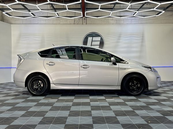2015 Toyota Prius Enterprise Hamilton, Lake Rd image 228917