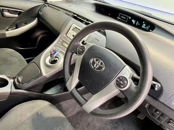 2015 Toyota Prius Enterprise Hamilton, Lake Rd image 228924