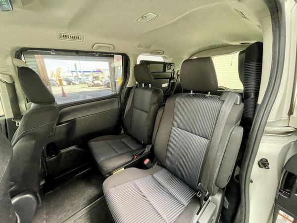 2014 Toyota Voxy Enterprise Hamilton, Te Rapa image 293338