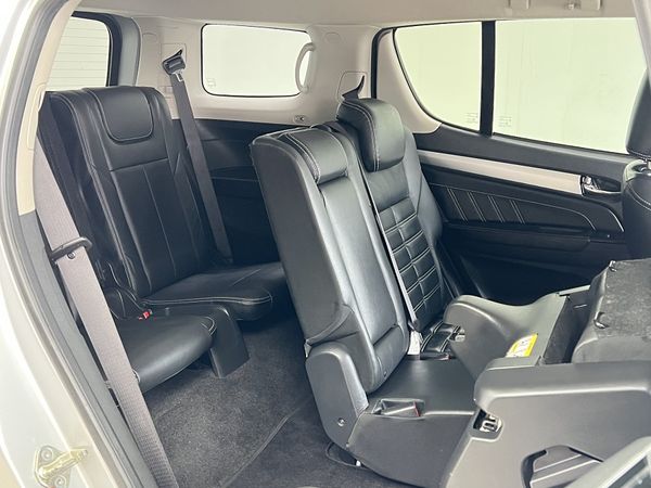 2017 Isuzu MU-X Enterprise Manukau image 236893