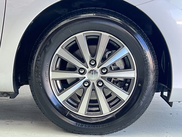 2014 Toyota Auris Enterprise Manukau image 236660