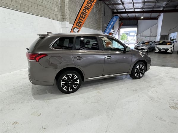 2017 Mitsubishi Outlander Enterprise New Lynn image 24854