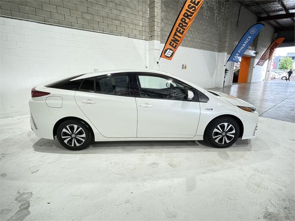 2018 Toyota Prius Enterprise New Lynn image 27376